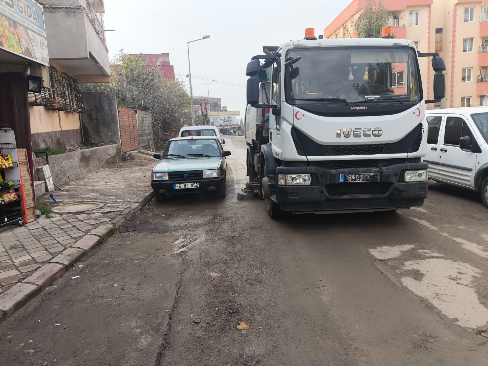 Dulkadiroğlu Belediyesi, Umut Konteyner Kent Ve İlçe Genelinde Temizlik Çalışmalarını Sürdürüyor Dulkadiroğlu Belediyesi Çevre Koruma ve Kontrol Müdürlüğü ekipleri, Umut Konteyner