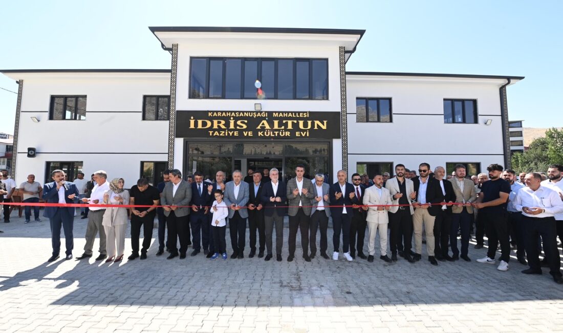 Elbistan’da İdris Altun Taziye ve Kültür Evi’nin Açılışı Gerçekleştirildi Elbistan’ın Karahasanuşağı’nda hayırseverler tarafından inşa edilerek vatandaşların hizmetine sunulan İdris