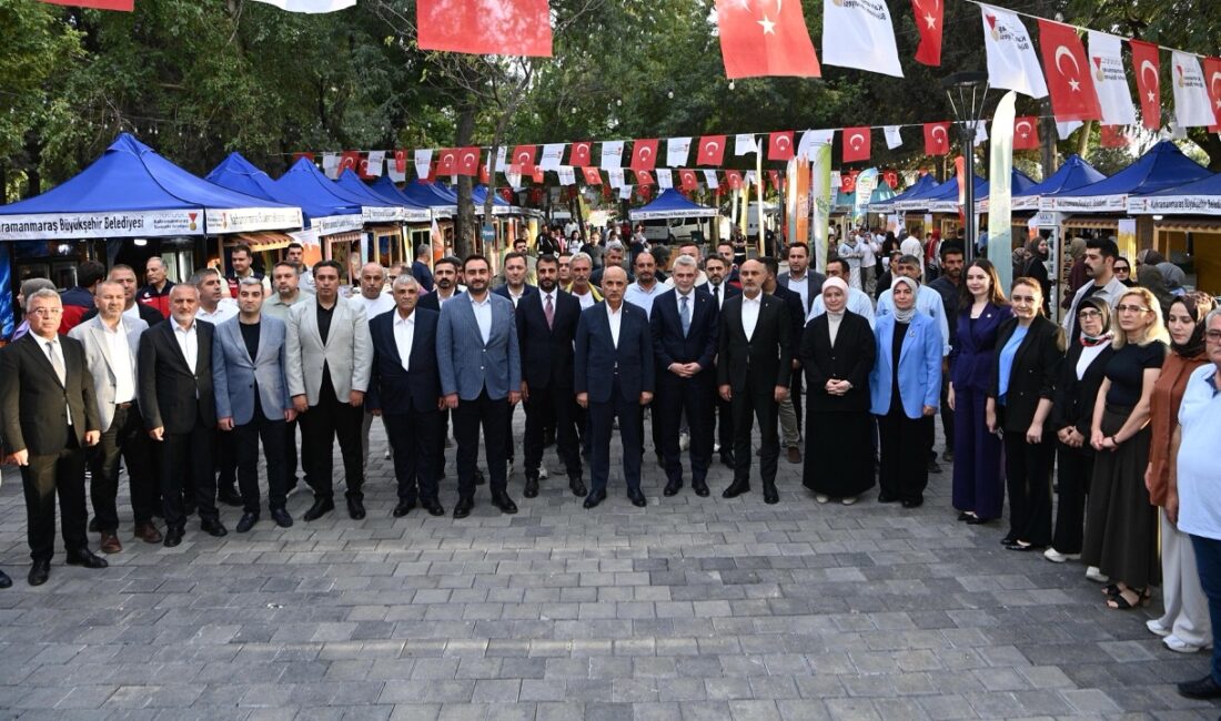 Kahramanmaraş’ın Peynir Hazinesi Festivalde Ziyaretçilerle Buluştu Büyükşehir Belediyesi öncülüğünde bu yıl ilk kez düzenlenen Peynir Festivali’nde,