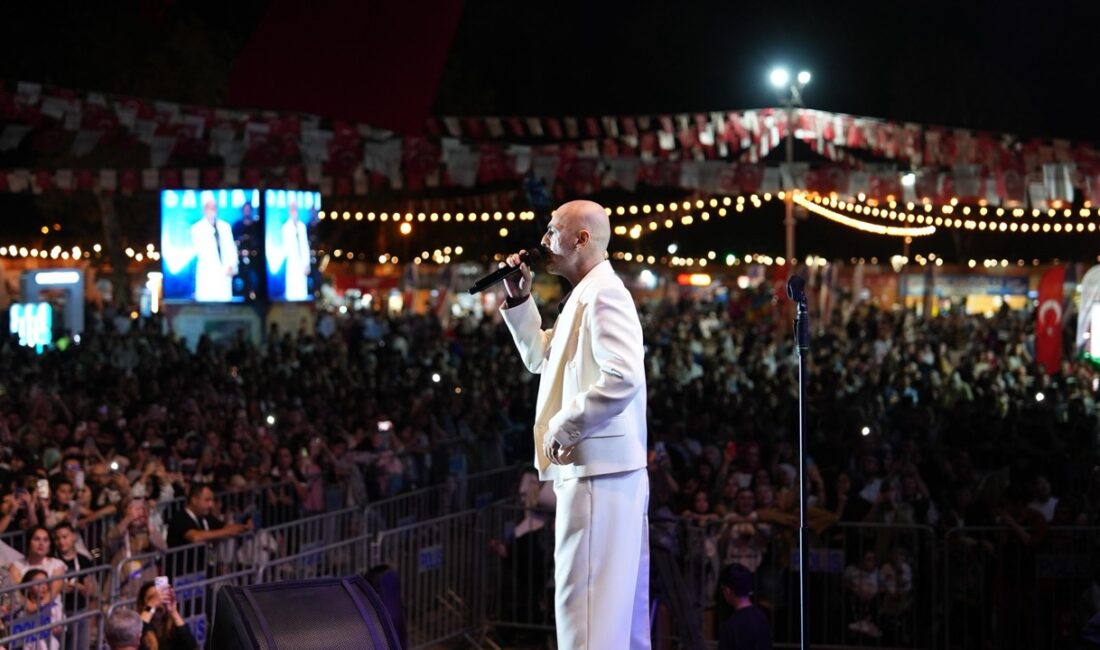 Zafer Bayramı Coşkusu Soner Sarıkabadayı Konseriyle Taçlandı 30 Ağustos Zafer Bayramı’nın 104’üncü yılı kutlamaları kapsamında Büyükşehir Belediyesinin