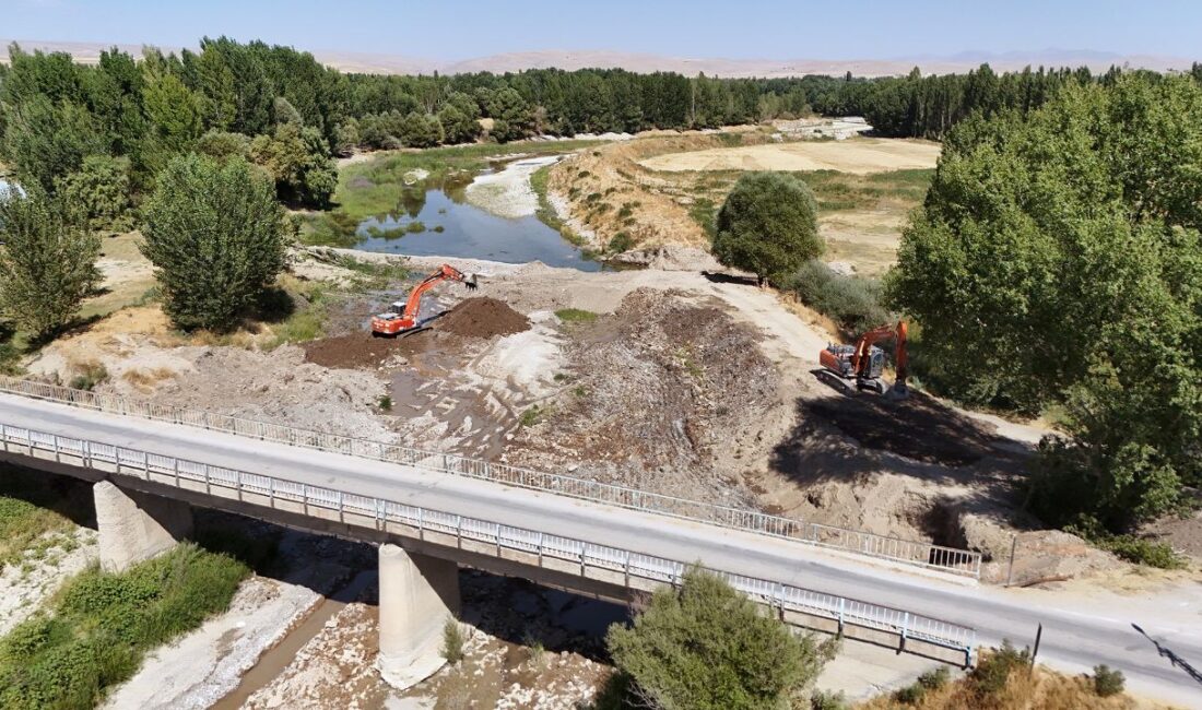 Büyükşehir’den Elbistan Kırsalında Ulaşımı Rahatlatacak Bir Yol Yatırımı Daha Büyükşehir Belediyesi, Elbistan’ın Geçit Mahallesi’nde 51 yıldır bölgeye hizmet veren,