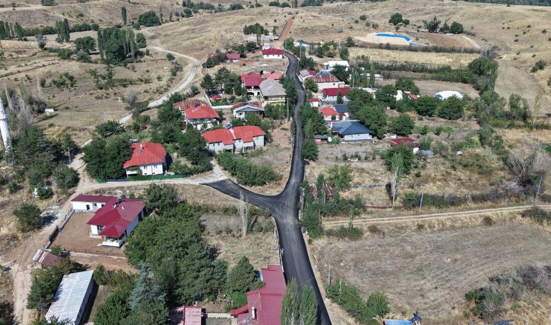Büyükşehir, Göksun’da Bir Mahallenin Daha Yolunu Yeniliyor Büyükşehir Belediyesi, Göksun’un Kale Mahallesi’ni Göksun – Elbistan Yolu’na bağlayan