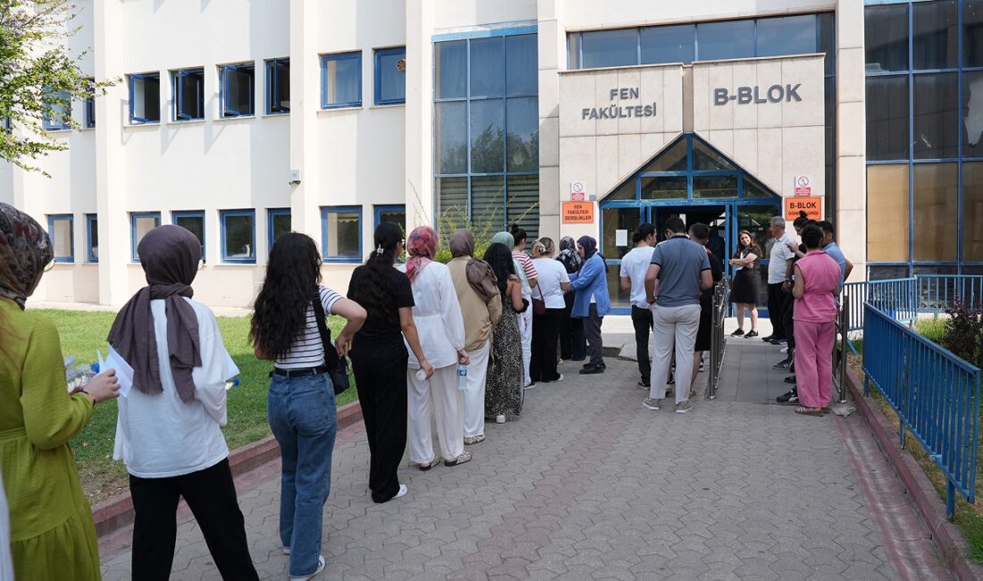 Pusula Maraş’tan 6 Bin Adaya KPSS Öncesi Gerçek Sınav Provası Büyükşehir Belediyesi, KPSS’ye hazırlanan 6 bin adaya sınav öncesi önemli