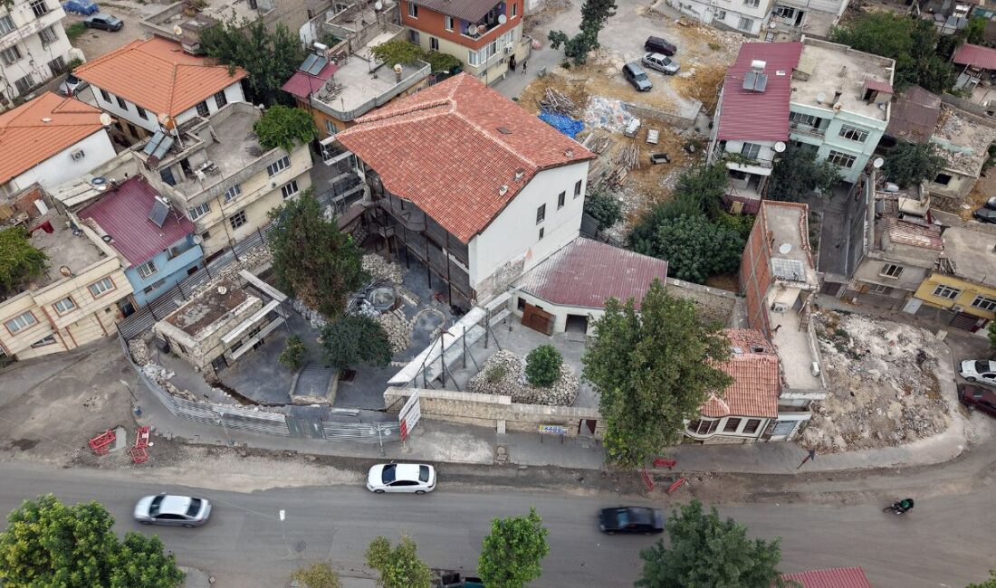 Tescilli Kocabaş Konağı’nda Titiz Restorasyon Süreci Sürüyor Büyükşehir Belediyesi, 100 yılı aşkın mazisi bulunan ve şehrin tarihine