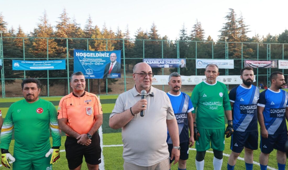Kahramanmaraş’ta Kurumlar Arası Futbol Turnuvası Heyecanı Sürüyor Dulkadiroğlu Kaymakamlığı ile Dulkadiroğlu Belediyesi iş birliğinde düzenlenen Kurumlar Arası