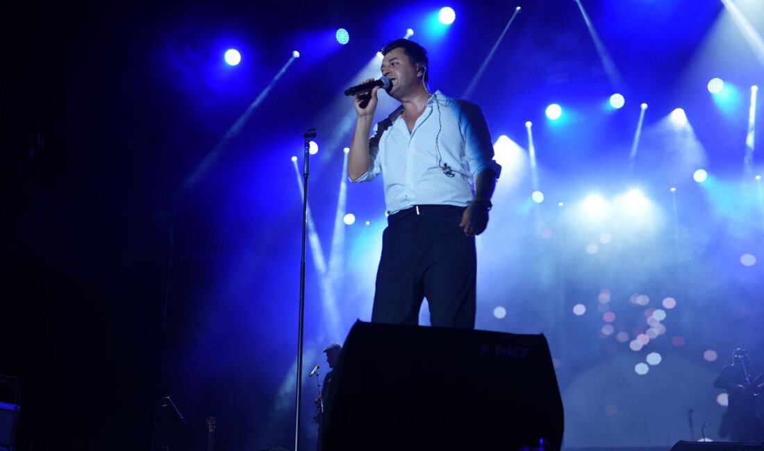Mehmet Kalalı ve Bir Başka Orkestra’dan Ağustos Fuarı’nda Müzik Şöleni Geleneksel Ağustos Fuarı’nın 19’uncu gününde sahne alan Mehmet Kalalı ve