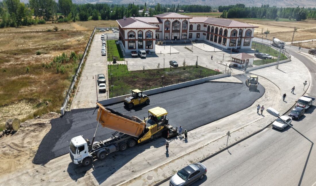 Göksun’un Yeni Hizmet Binasına Büyükşehir Dokunuşu Büyükşehir Belediyesi, Göksun’da yapımı tamamlanarak hizmete alınan yeni Kaymakamlık binasının
