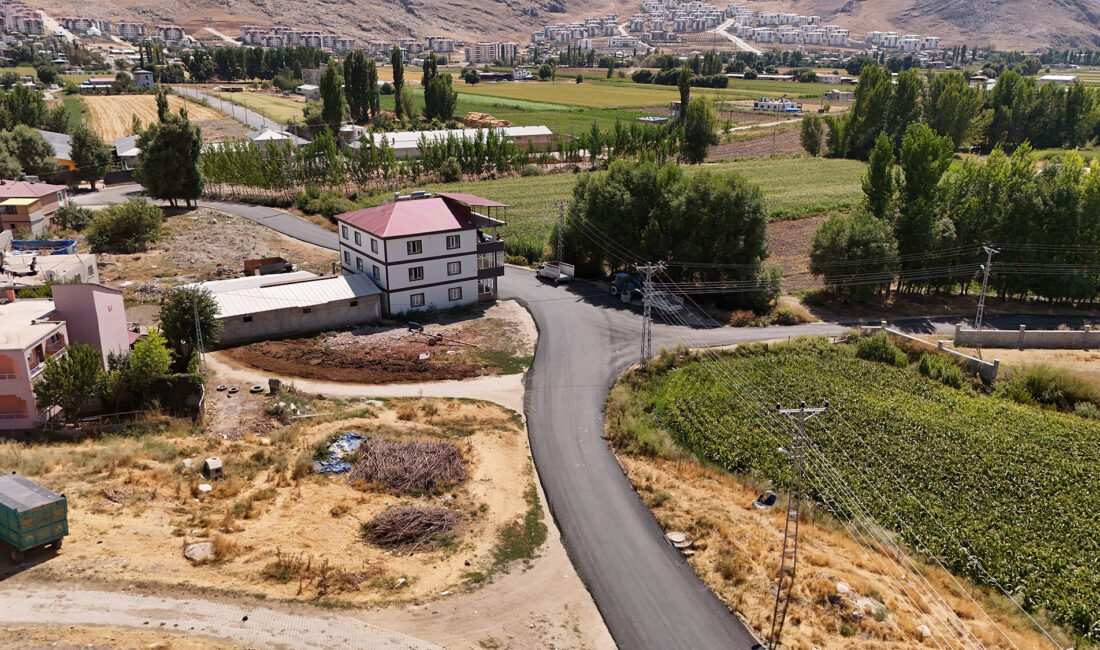 Büyükşehir, Elbistan’da Bir Yol Yatırımını Daha Tamamladı Büyükşehir Belediyesi, Elbistan’da Karaelbistan, Yapraklı, Izgın, Güvercinlik ve Karahüyük mahallelerinin