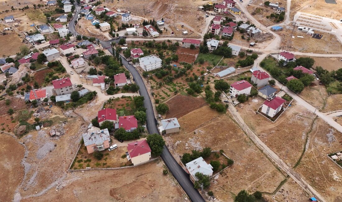 Büyükşehir, Nurhak’ta Eskiköy – Hüyük Grup Yolunu Sıcak Asfaltla Yeniliyor Büyükşehir Belediyesi, Nurhak’ta altyapı çalışmaları nedeniyle deforme olan Eskiköy –