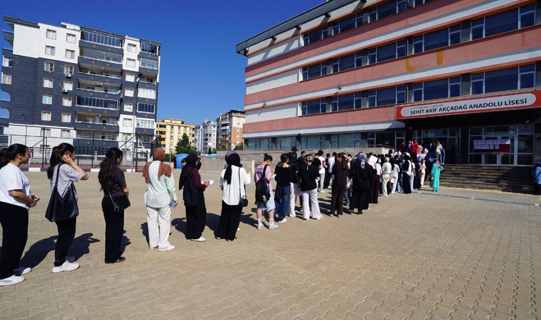 Gençlerin Sınav Hazırlığında Yeni Adresi; Pusula Maraş Eğitim Merkezi Büyükşehir Belediyesi, LGS ve YKS’ye hazırlanan bin öğrenciye ücretsiz eğitim