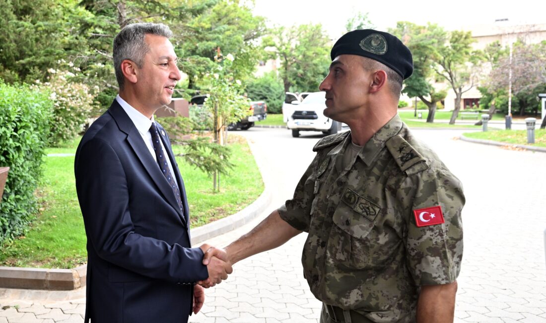 Garnizon Komutanı Tuğgeneral Hakan Kan’dan KSÜ’ye Ziyaret Kahramanmaraş Garnizon Komutanı Tuğgeneral Hakan Kan, Kahramanmaraş Sütçü İmam Üniversitesi