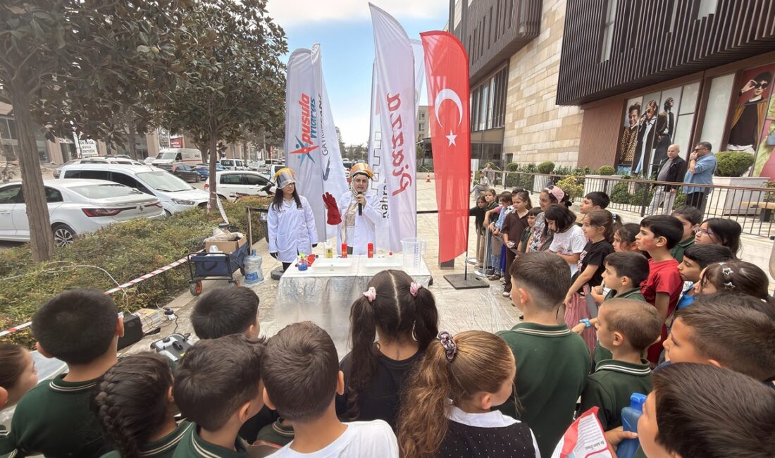 TÜBİTAK Bilimfest Kapılarını Ziyaretçilerine Açtı Büyükşehir Belediyesi ve paydaş kurumlar iş birliğiyle Piazza AVM’de düzenlenen