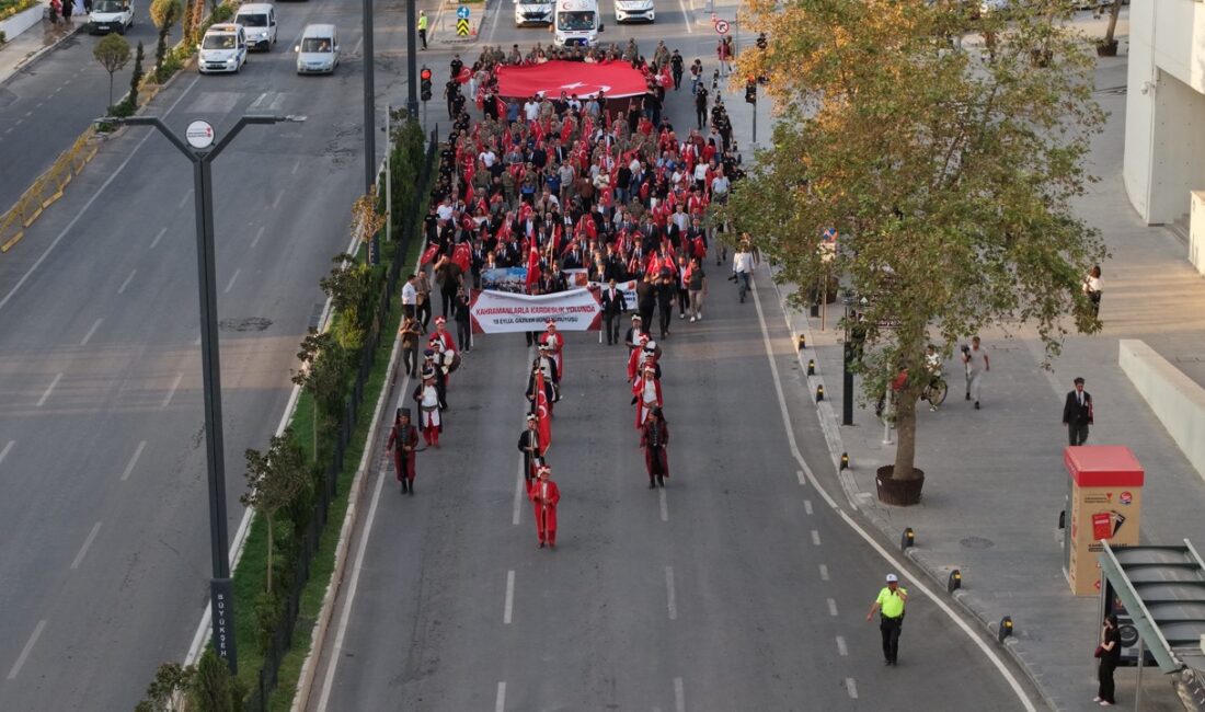 Kahramanmaraş’ta Gaziler Günü’nde tek yürek oldular 19 Eylül Gaziler Günü kapsamında düzenlenen ziyaretlere ve kortej yürüyüşüne