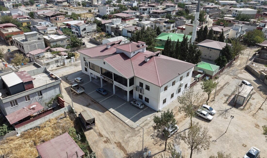 Mehmet Arıkan Gençlik Merkezi, Gençlerin Eğitim Yolculuğuna Güç Katıyor Büyükşehir Belediyesinin Kanuni Mahallesi’nde gençlerin hizmetine sunduğu Mehmet Arıkan Gençlik