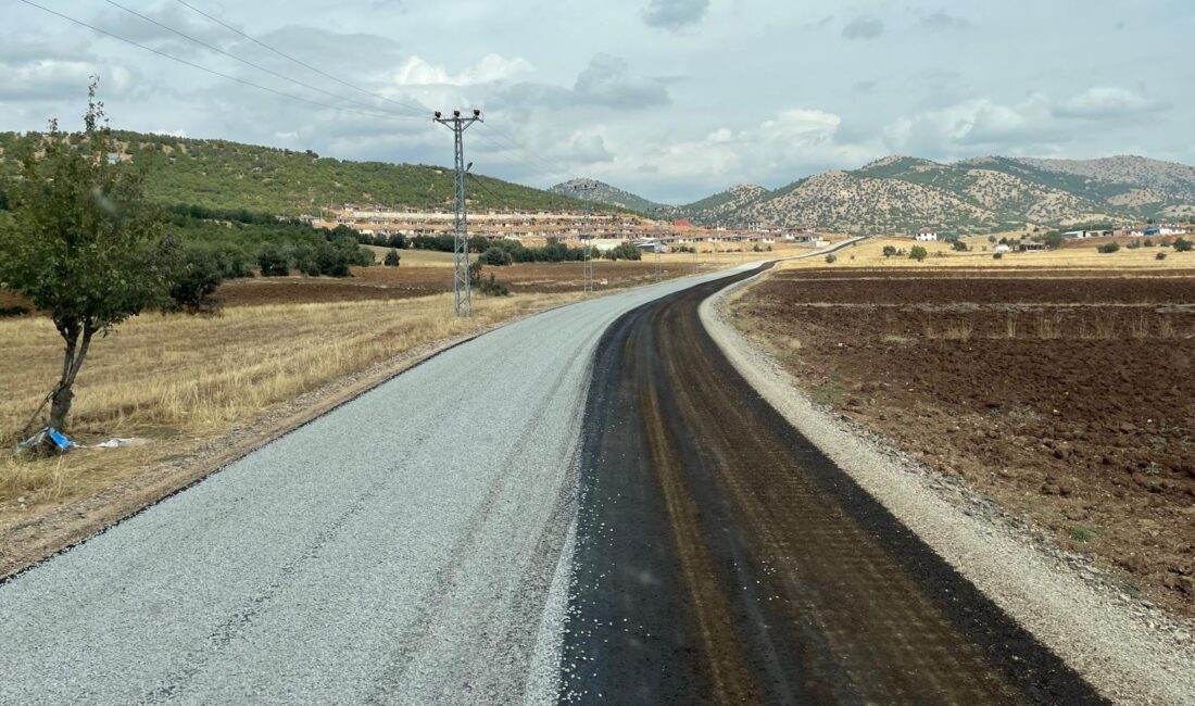 Göksun Yeniyapan’ın Yolu Büyükşehir’le Yenileniyor Büyükşehir Belediyesi, Göksun’un kırsal mahallelerinden Yeniyapan’ın yaklaşık 4 buçuk kilometre