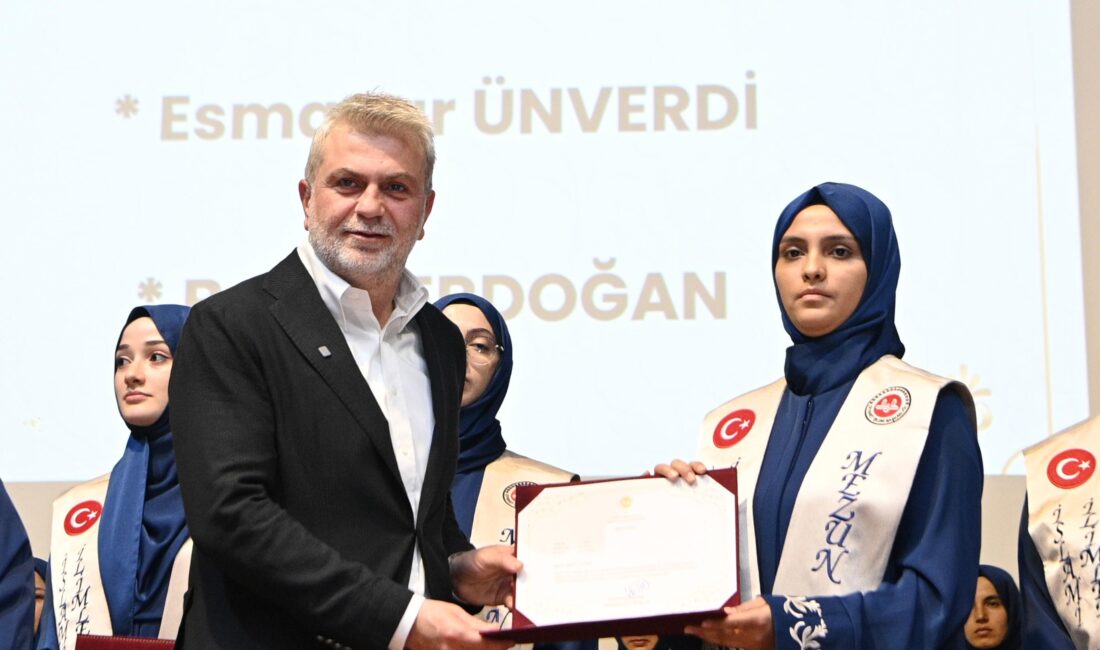 Başkan Görgel, 70 Hafızın Mezuniyet Sevincine Ortak Oldu 15 Temmuz Şehitler İmam Hatip Ortaokulu’nda İslami İlimler Mezuniyet Programına
