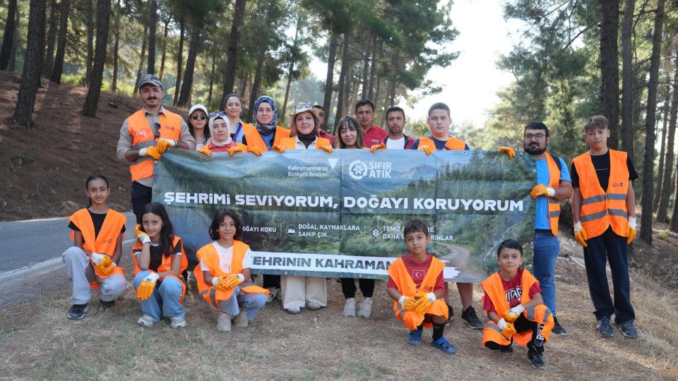 Büyükşehir ve Çevre Gönüllüleri Doğa İçin El Ele Büyükşehir Belediyesi, “Şehrimi Seviyorum, Doğayı Koruyorum” temasıyla Kazma Bağları’nda gönüllü