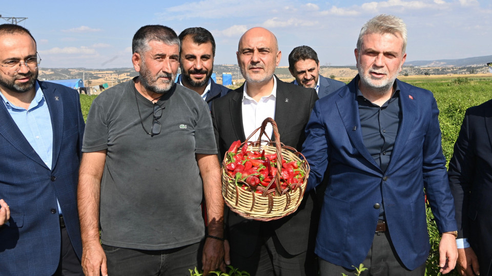 Başkan Görgel; “Dünya’nın En Güzel Biberi, Maraş Biberi Hasadımız Hayırlı ve Bereketli Olsun” Coğrafi işaretli Maraş Biberi hasadına katılan Büyükşehir Belediye Başkanı Fırat