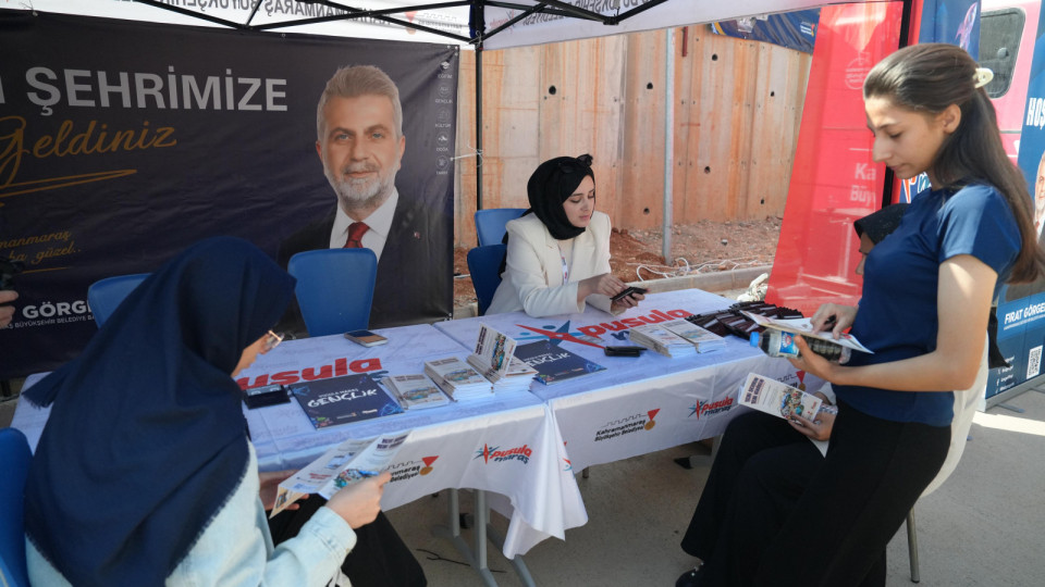 Büyükşehir’den Üniversite Öğrencilerine Şehre İlk Adımda Sıcak Karşılama Kahramanmaraş’a üniversite eğitimi için gelen gençler, şehre attıkları ilk adımda