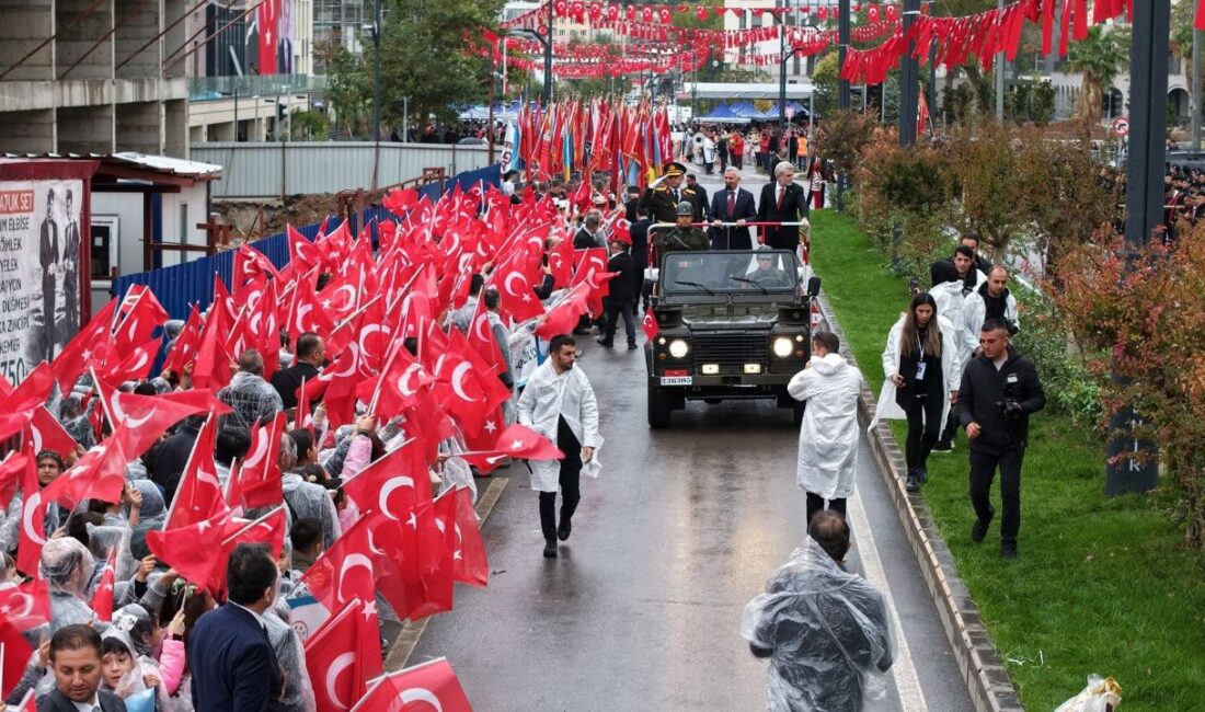 Kahramanmaraş’ta Cumhuriyet Bayramı Coşkusu Yaşandı 29 Ekim Cumhuriyet Bayramı’nın 103’üncü yıl dönümü dolayısıyla düzenlenen kutlamalar,