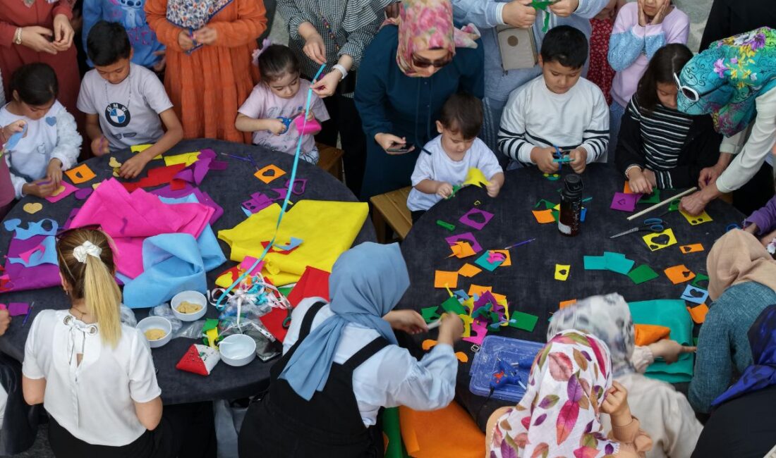 Minikler Hafta Sonunu Kale’de Büyükşehir’in Etkinlikleriyle Değerlendiriyor Büyükşehir Belediyesi, Kahramanmaraş Kalesi’nde düzenlediği çocuk etkinlikleriyle minikleri geleneksel oyunlar,