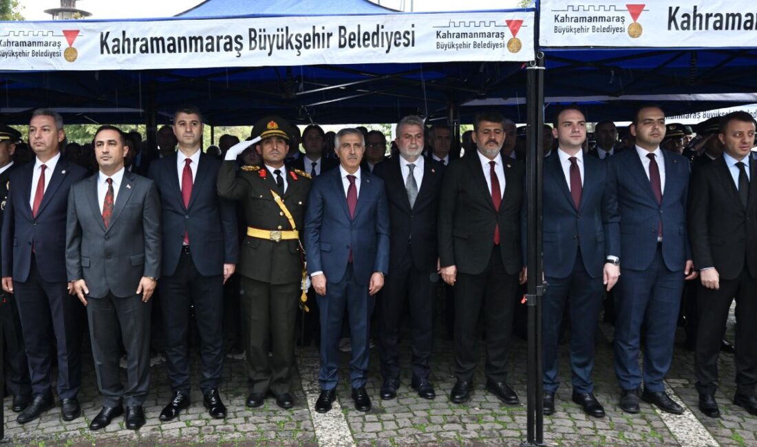 Cumhuriyet Bayramı Kutlamaları Başladı Cumhuriyet Bayramı kutlamaları, Atatürk Anıtı’na çelenk sunma töreniyle başladı. Başkan