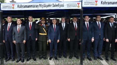 Cumhuriyet Bayramı kutlamaları, Atatürk Anıtı’na çelenk sunma töreniyle başladı. Başkan
