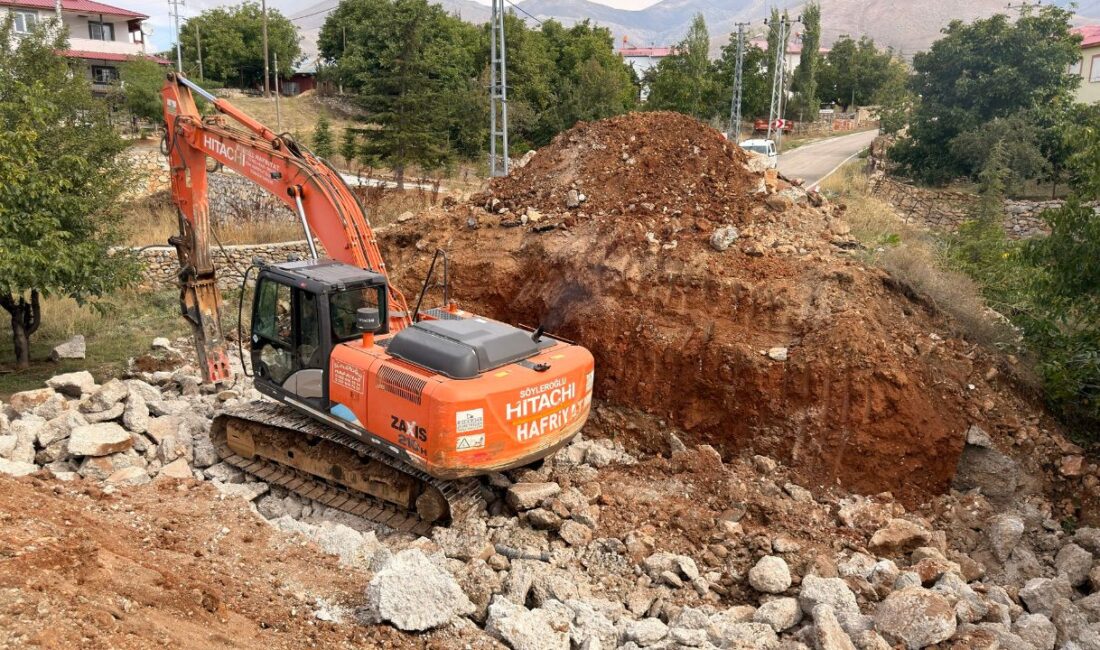 Büyükşehir’den Göksun Kırsalında Köprü Menfez Yatırımı Büyükşehir Belediyesi, Göksun’un kırsal Keklikoluk Mahallesi’nde modern ve dayanıklı köprü