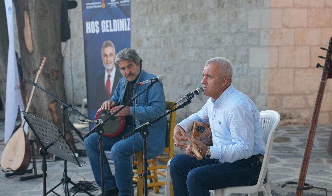 Büyükşehir, Âşıklık Geleneğini Kahramanmaraş Kalesi’nde Yaşattı Büyükşehir Belediyesi, şehrin köklü kültürel mirasını yaşatmak amacıyla Kahramanmaraş Kalesi’nde