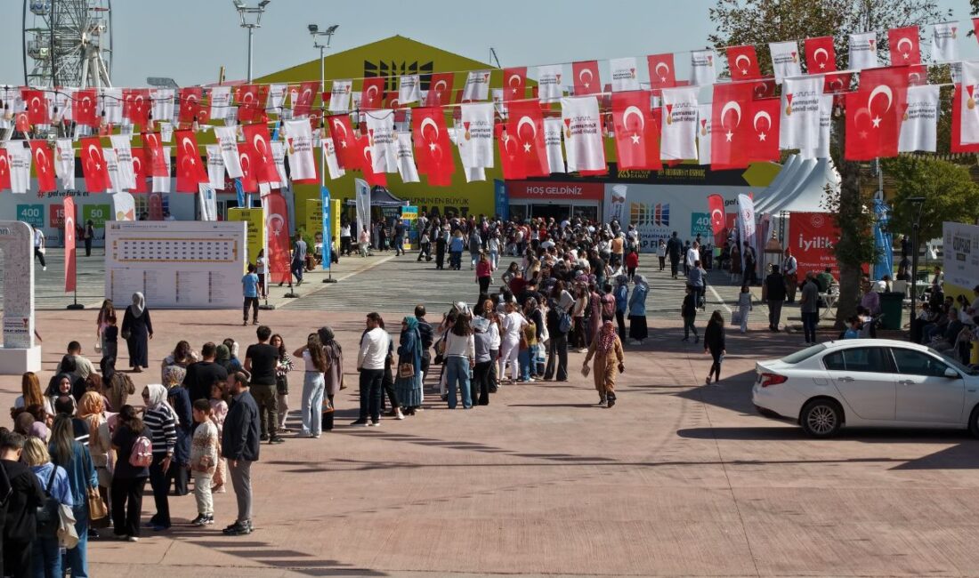Şermin Yaşar, Kitap Fuarı’nda Okurlarıyla Buluştu Anadolu’nun en büyük kitap fuarının son gününde çocuk edebiyatının sevilen