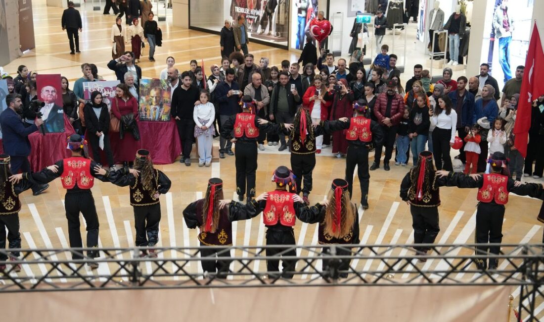 Büyükşehir, Cumhuriyet Coşkusunu Sanat ve Müzikle Buluşturdu Büyükşehir Belediyesi, Cumhuriyetin 103’üncü yılı dolayısıyla Piazza AVM’de resim sergisi,