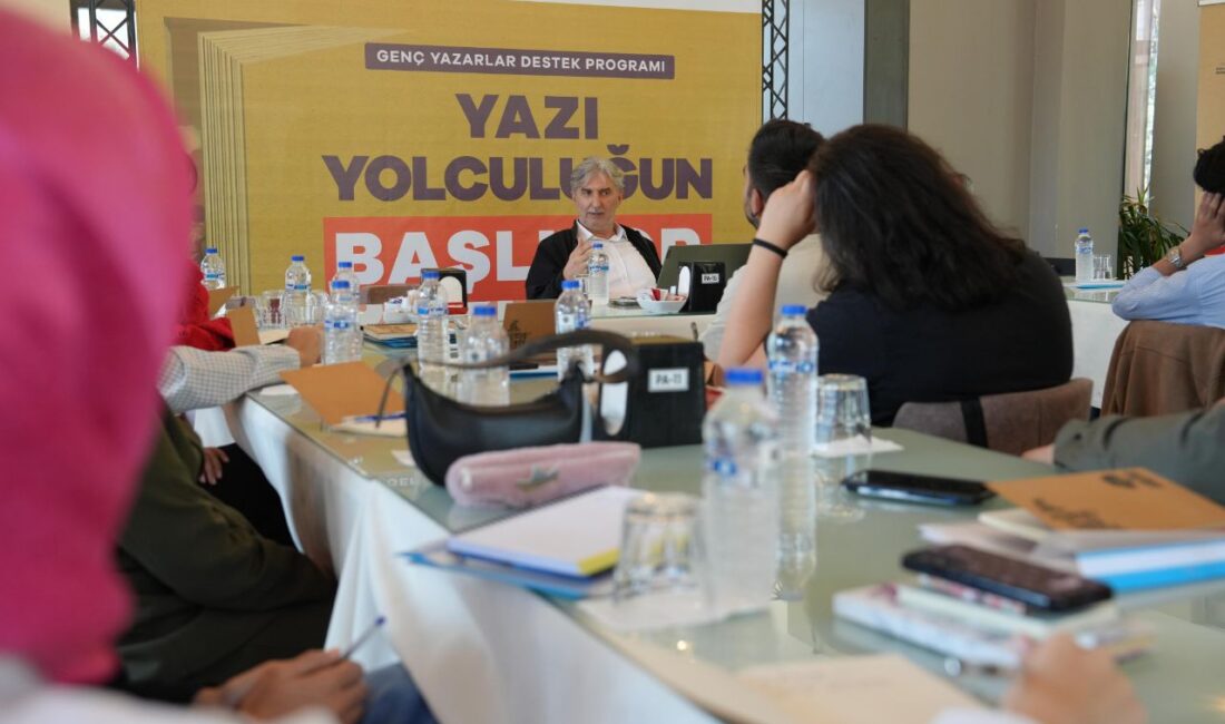 Büyükşehir’in Gençlere Özel Yazarlık Kampı Başladı Büyükşehir Belediyesi ev sahipliğinde düzenlenen “Deprem Bölgesi Şehirlerine Özel Yazarlık