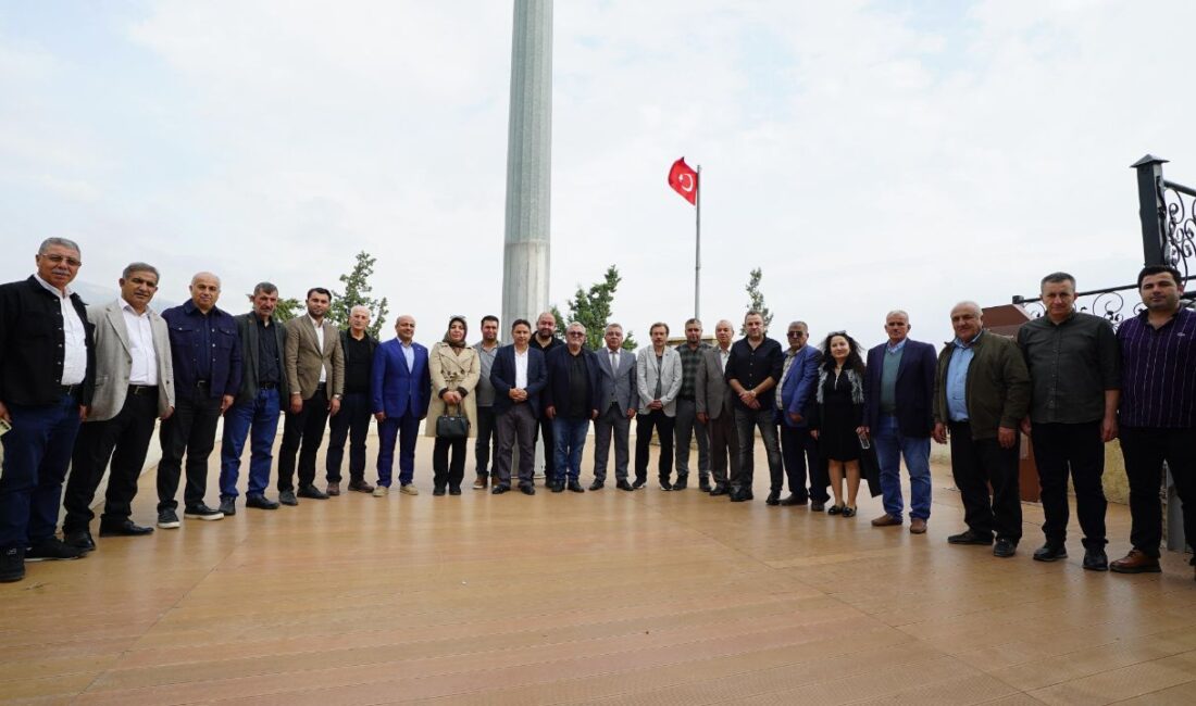 Büyükşehir’den Muhtarlara Kahramanmaraş Kalesi’nde Tarih Yolculuğu Büyükşehir Belediyesi tarafından Kahramanmaraş Kalesi’nde düzenlenen programda muhtarlar, tarihçi yazar
