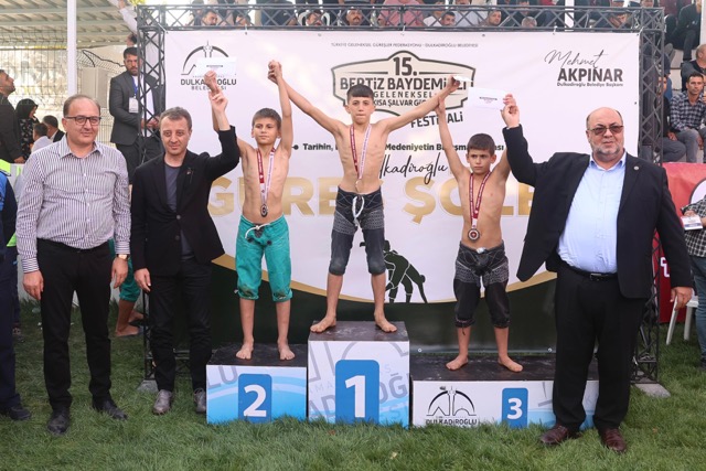 Bertiz’de Er Meydanı Şenlendi: 15. Geleneksel Baydemirli Güreş Festivali’ne Yoğun İlgi Dulkadiroğlu Belediyesi ve Türkiye Geleneksel Güreşler Federasyonu tarafından düzenlenen 15.