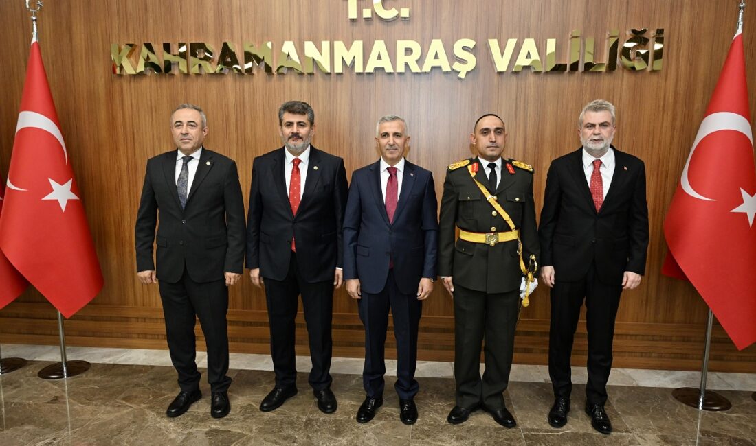 Başkan Görgel, Cumhuriyet Bayramı Tebrik Törenine Katıldı Cumhuriyet’in ilanının 103’üncü yıl dönümü dolayısıyla Valilik makamında tebriklerin kabulü