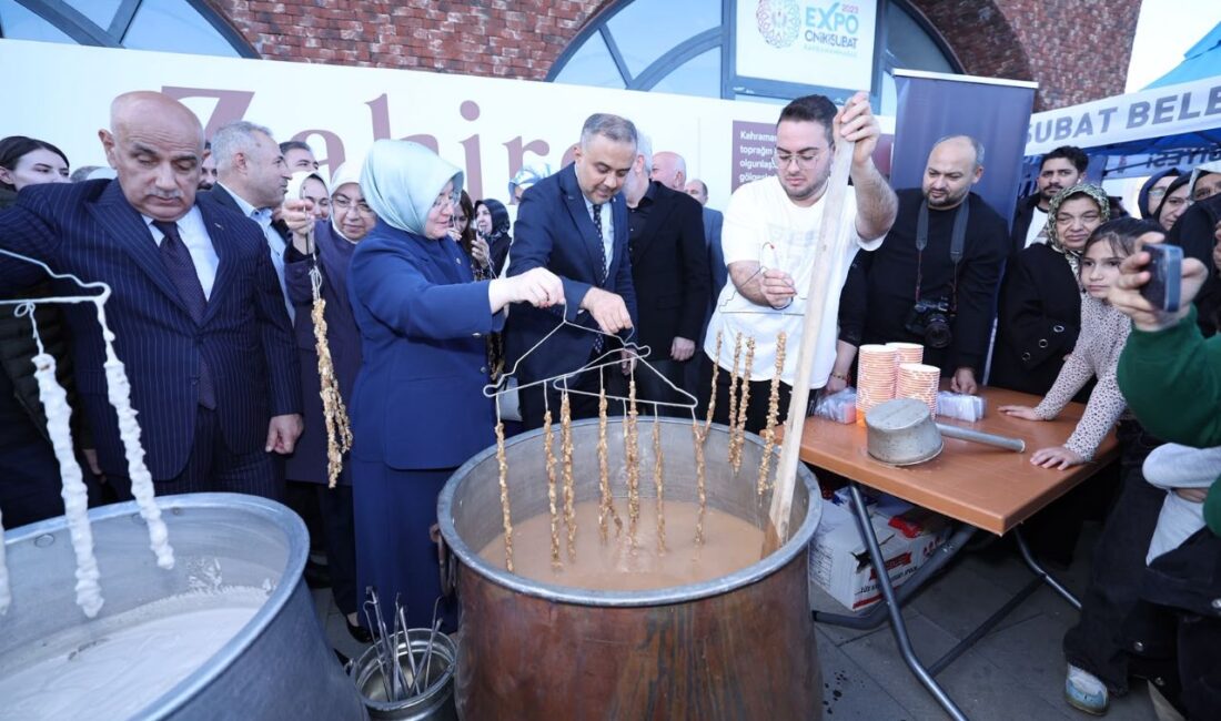 Kahramanmaraşlı vatandaşlar Onikişubat Zahire Festivali’ne akın etti, köklü kültür yaşatıldı Hanifi Toptaş başkanlığındaki Onikişubat Belediyesi tarafından “Kadın emeği, zahirenin bereketiyle
