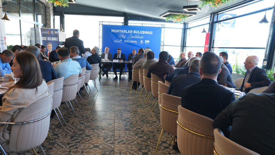 Göksun’da Büyükşehir’in Yatırımları Görüşüldü Büyükşehir Belediyesinin Muhtarlar Buluşması programının yeni durağı Göksun oldu. Toplantıda